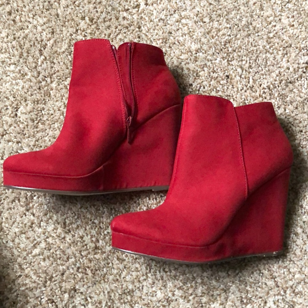 Red platform wedges